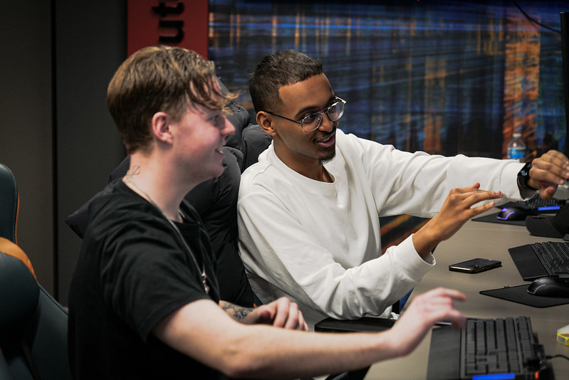 Harun collaborating with team